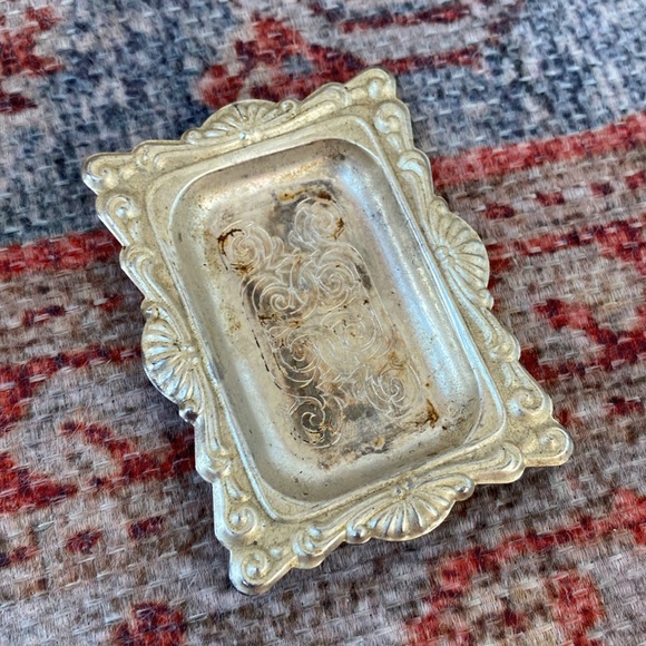 Vintage silver plated mini salt and pepper shakers - Picture 3 of 7